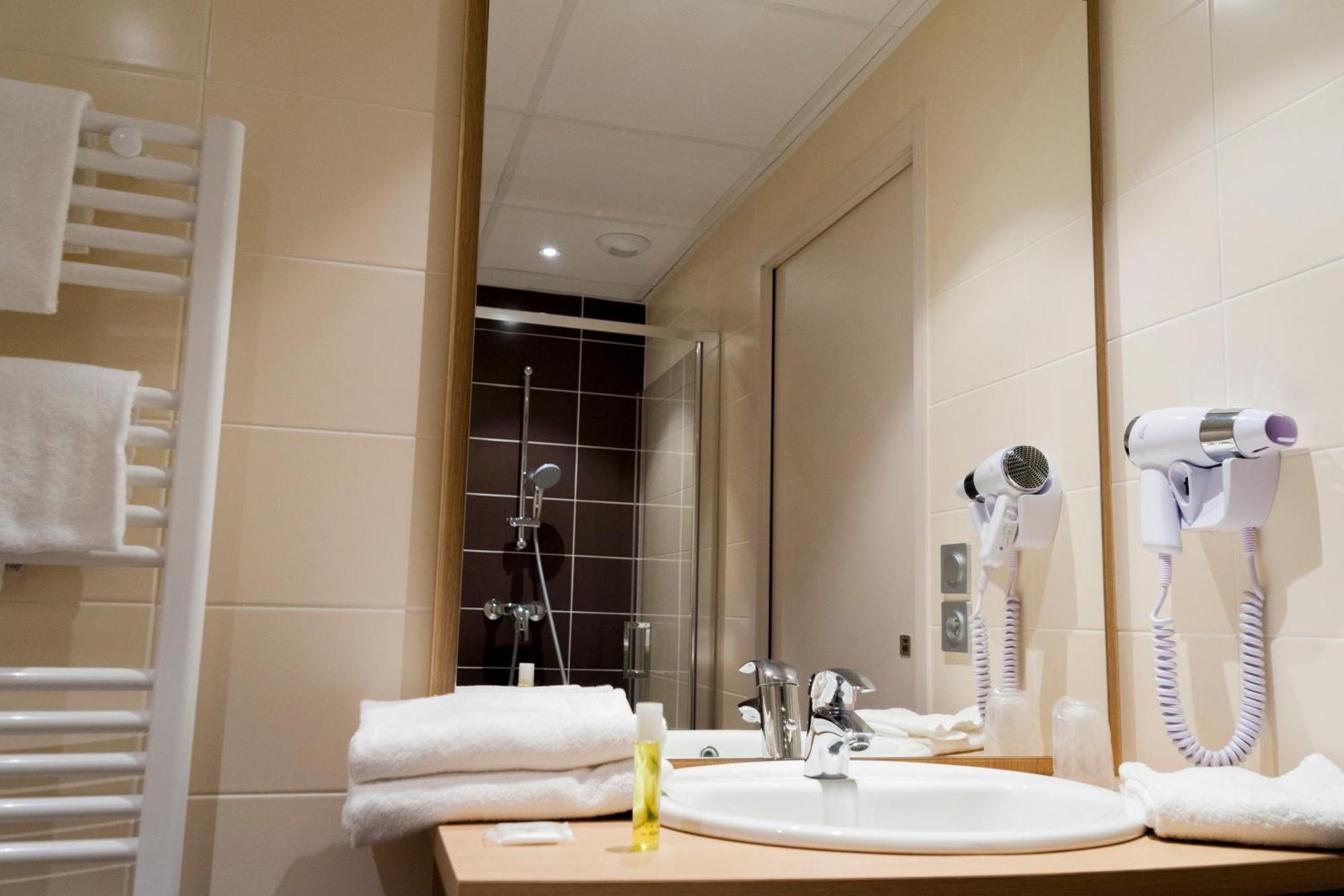 Brit Hotel Macon Centre Gare Zewnętrze zdjęcie