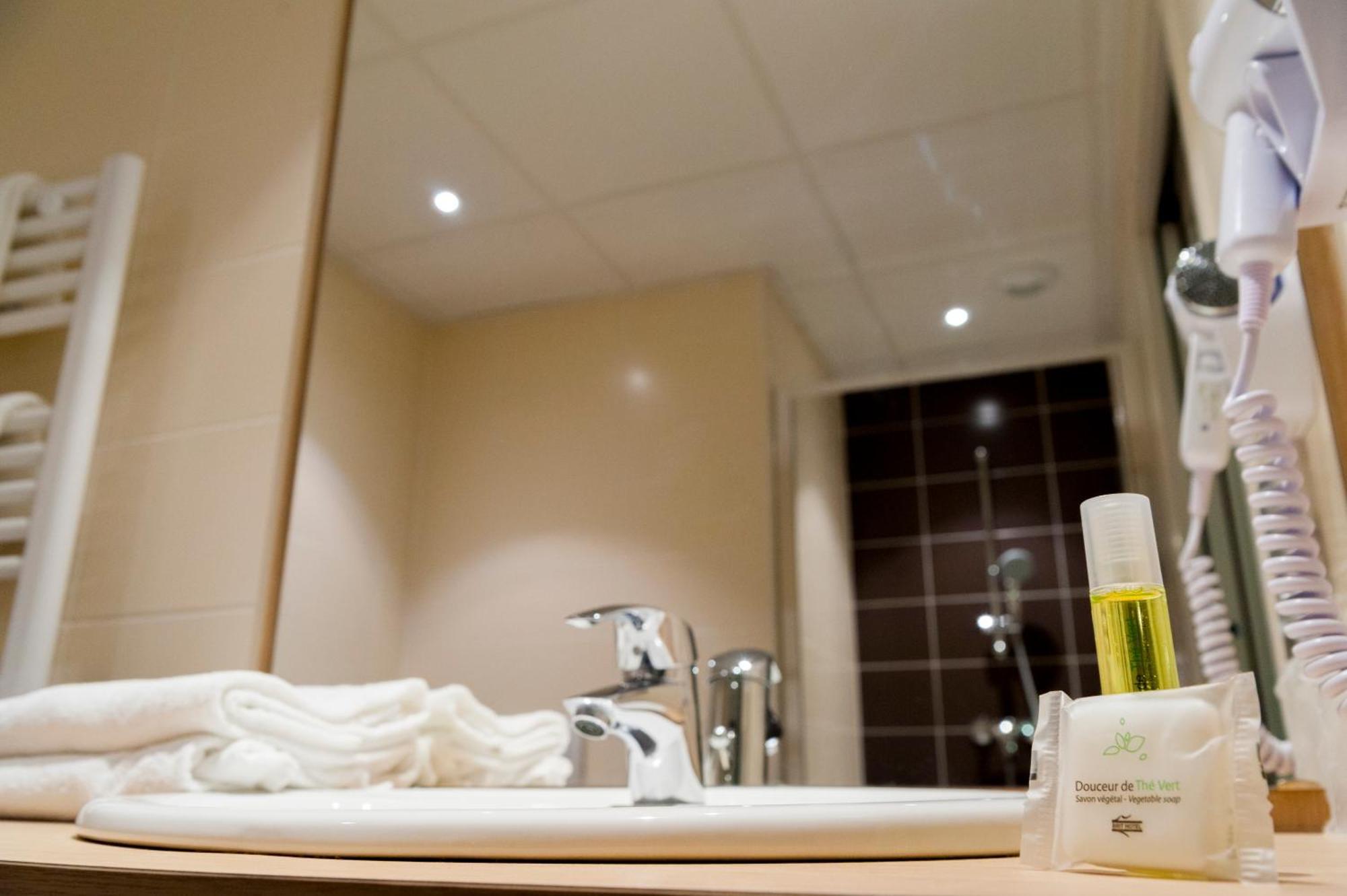 Brit Hotel Macon Centre Gare Zewnętrze zdjęcie